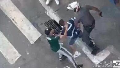 VÍDEO - Policial é alvo de pedradas e garrafadas