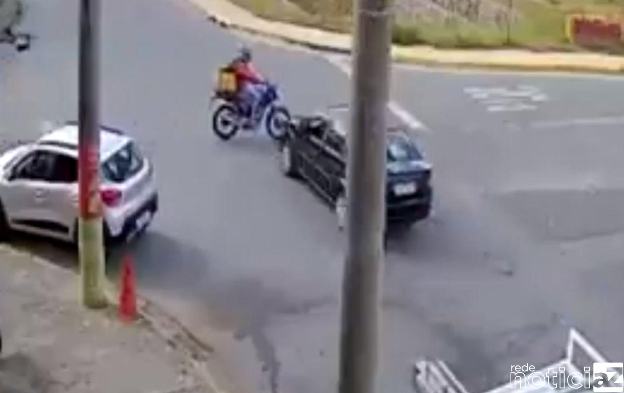 Motociclista Fratura Perna Após Ser Atingido Por Carro Rede Noticiaz 