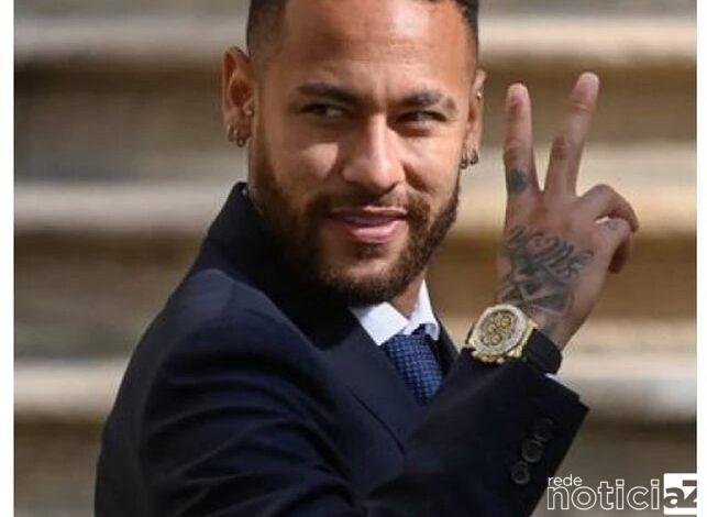 Neymar responde proposta para jogar torneio "interclasse"