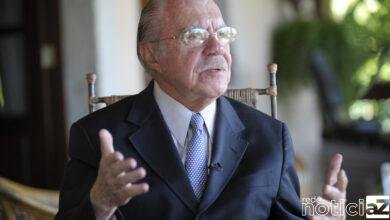 Ex-presidente José Sarney é internado após sofrer queda em casa