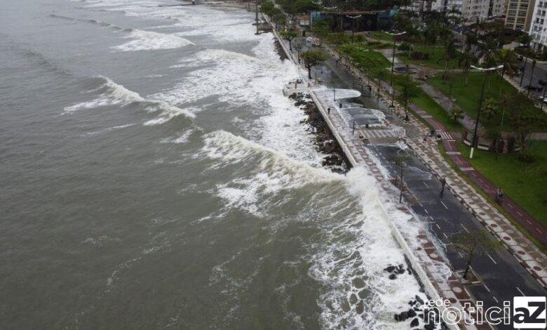 VÍDEO - Frente fria chega com chuva intensa e temperatura baixa em Santos