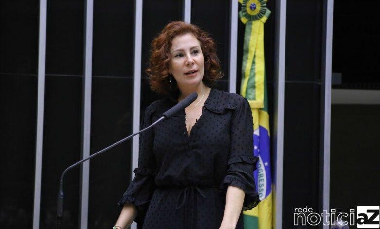 Ministro do TSE envia para São Paulo ação contra Carla Zambelli