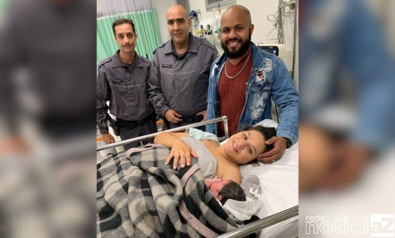Gestante dá a luz a bebê com ajuda de policiais militares