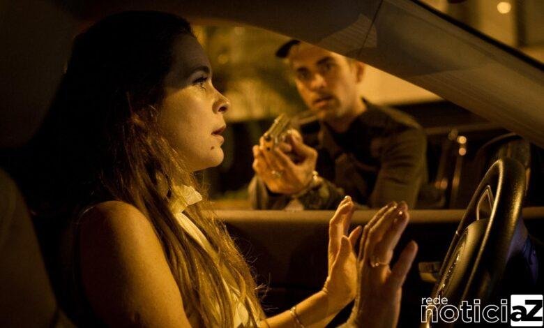 Personagem de Cláudia Abreu relembra assalto à mão armada em cena de "Tempos de Barbárie"