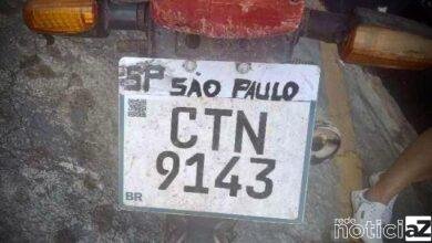 Homem de motocicleta com placa adulterada é preso