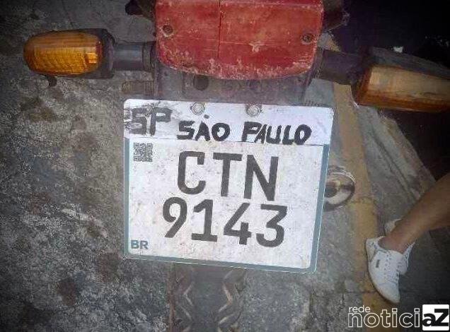 Homem de motocicleta com placa adulterada é preso