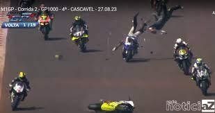 VÍDEO - Pilotos de moto morrem em grave acidente