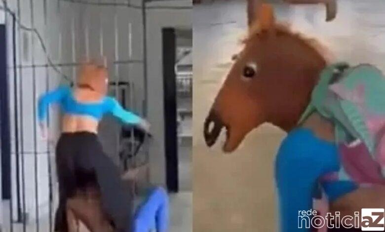 VÍDEO - "Cavalo Tarado" aparece em escola e choca pais de estudantes
