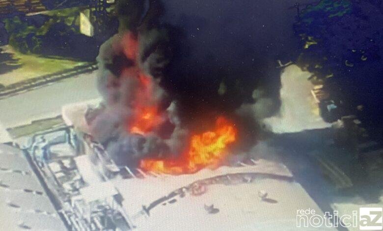 VÍDEO - Incêndio de grandes proporções atinge fábrica de tintas