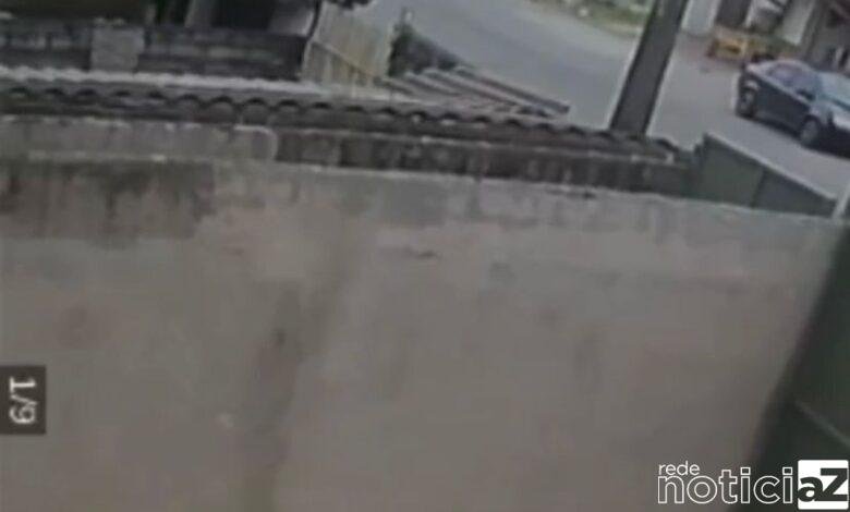 VÍDEO - Bebê é arremessado de veículo durante acidente