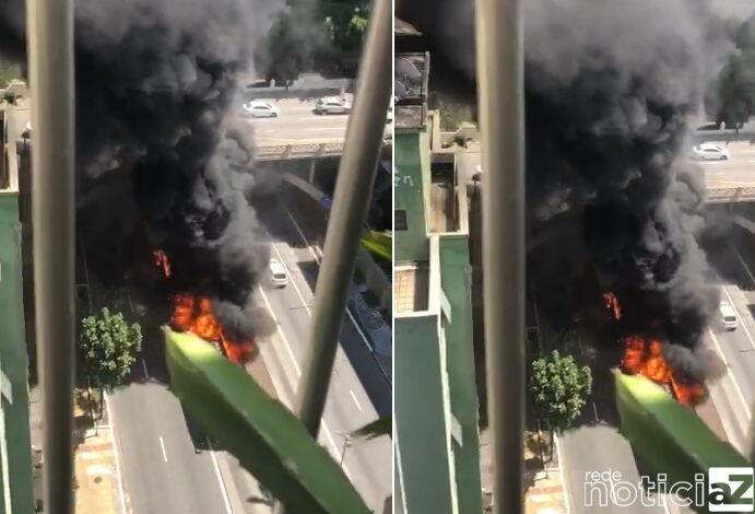 VÍDEO - Ônibus articulado pega fogo em avenida movimentada
