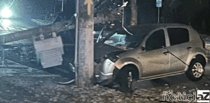 Acidente de carro deixa moradores do retiro sem energia elétrica
