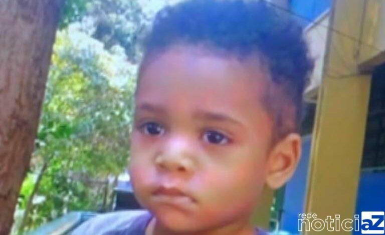 Criança de 2 anos morre após ser esquecida em van escolar