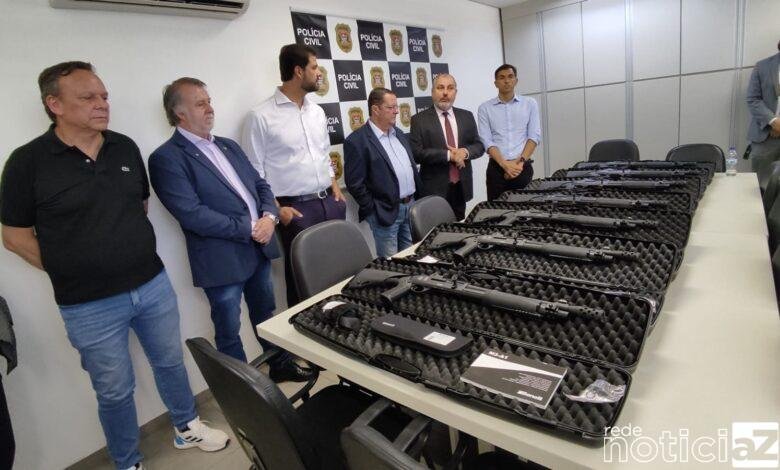 Prefeitos da região recebem equipamentos de segurança da Polícia Cívil