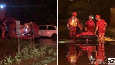 Trio fica ilhado e é salvo de bote pelo Corpo de Bombeiro