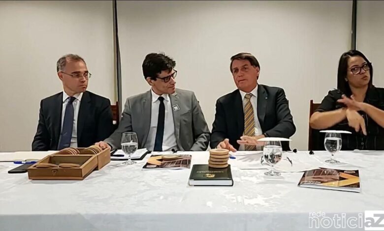 Bolsonaro pede que países ajudem a combater comércio ilegal de madeira