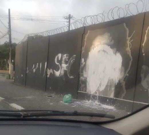 Homenagem à Maradona é vandalizada