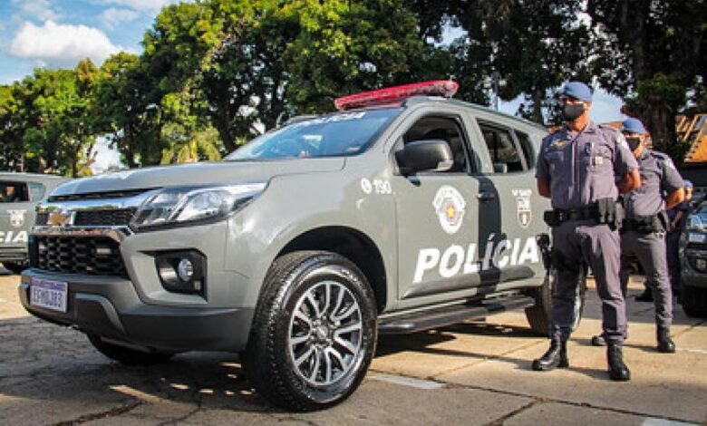 BAEP de Santos prende criminosos com mais de 1100 itens de drogas, armas, objetos do tráfico e dinheiro