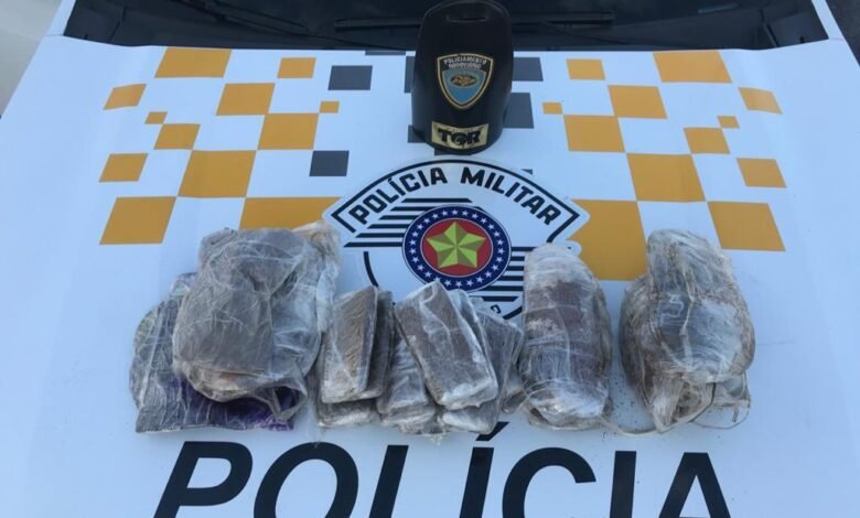 VÍDEO - TOR apreende haxixe com passageiro de ônibus