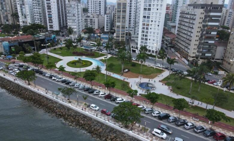 Na praça do Aquário fontes interativas viram atração
