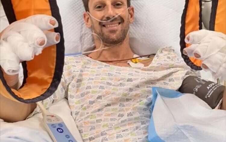 O piloto da Haas, Romain Grosjean, teve alta do hospital nesta quarta-feira (2), após ficar três dias internado. Ele sofreu um grave acidente