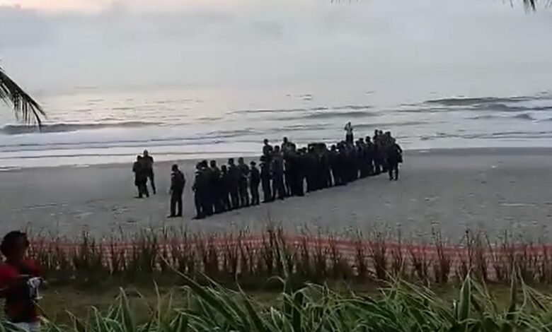 PM usa bombas para dispersar multidão na praia