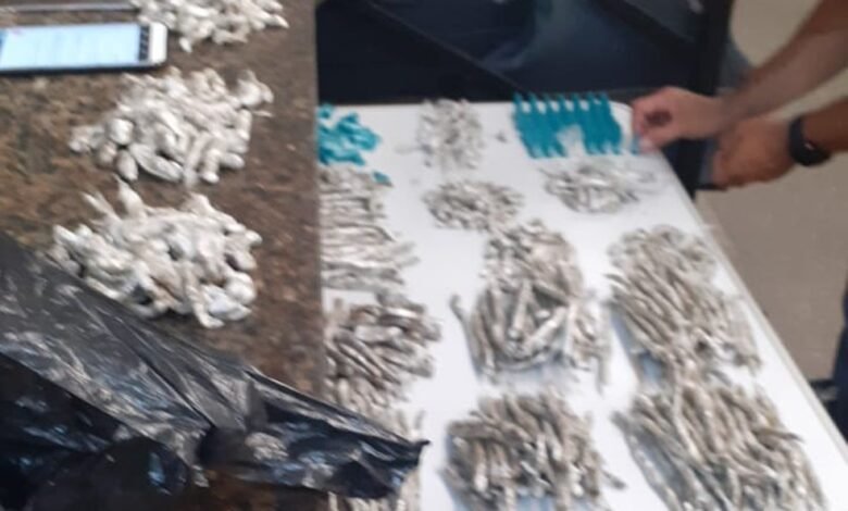 Homem com maconha, cocaína e lança perfume em casa vai para cadeia