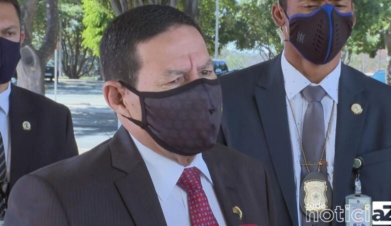 Mourão vai tomar a vacina da COVID-19 e diz que "é uma questão coletiva"