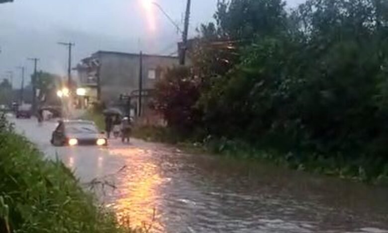 Chuva deixa diversos pontos de alagamentos