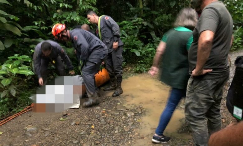 Jovem arrastado em correnteza é encontrado