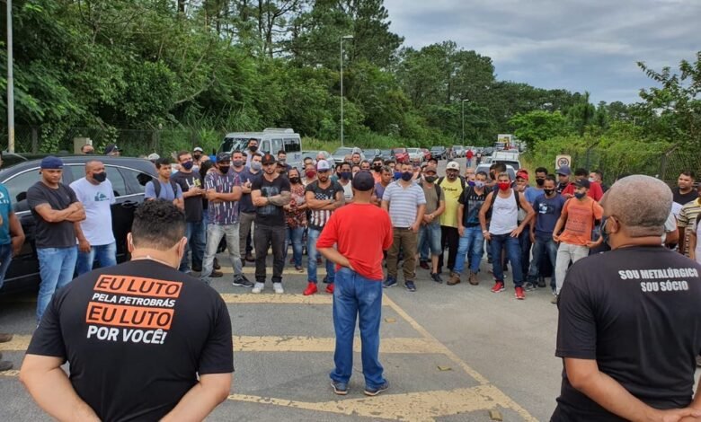 Desempregados protestam cobrando por emprego em Cubatão