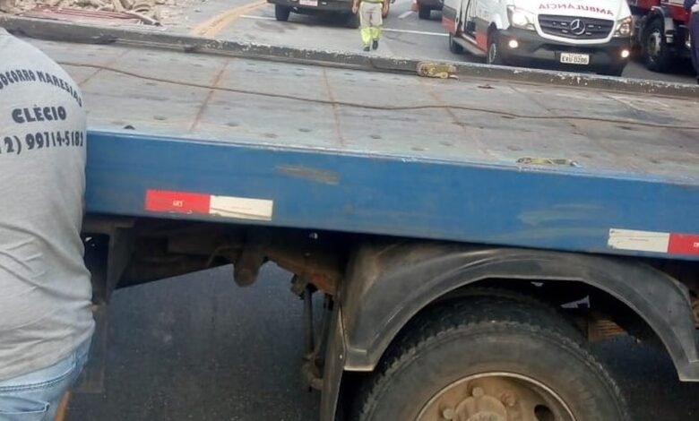 Caminhão sofre acidente na Mogi-Bertioga