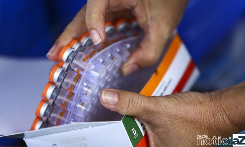 O Ministério da Saúde pode economizar até R$ 150 bilhões nos próximos cinco anos com o avanço da vacinação contra a covid-19.