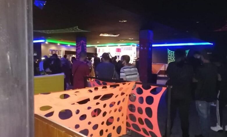 Balada clandestina com 60 pessoas é descoberta na capital