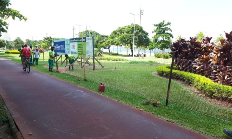 Andar no calçadão da orla da praia de Santos? Está proibido