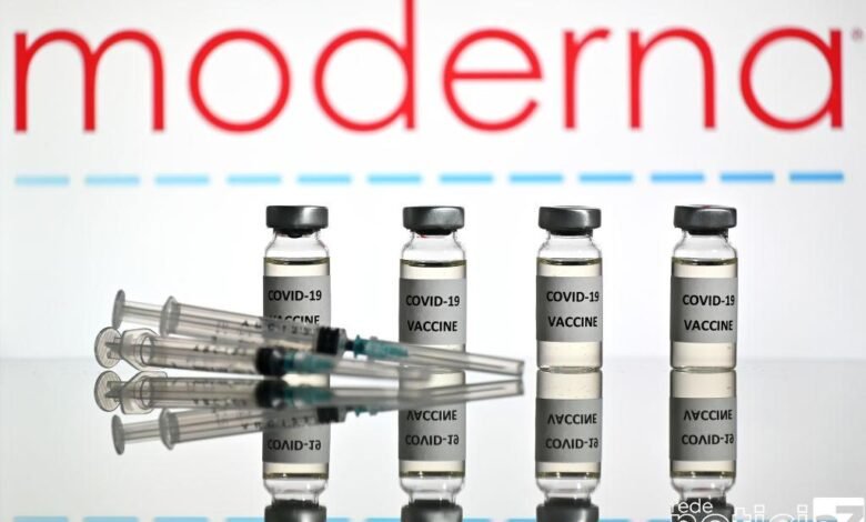 Ministério da Saúde fecha acordo para obter doses da Moderna