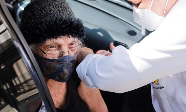 Idosos com 68 anos recebem vacina antecipada