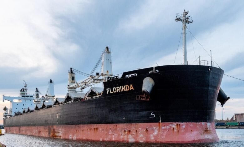 Navio com suspeita de Covid-19 entra em quarentena