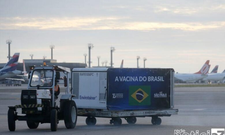 São Paulo recebe 6 mil litros de insumos para a produção da CoronaVac