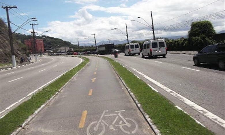 A Sabesp informou que neste domingo (4) precisou fazer um serviço de manutenção na Avenida Martins Fontes, Entrada de Santos. Uma parte