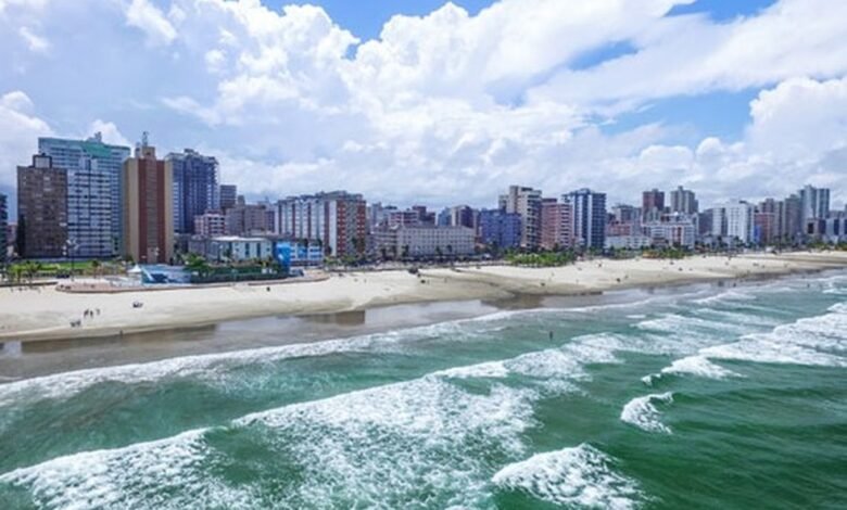 Praias, igrejas e escolas são liberadas em Praia Grande