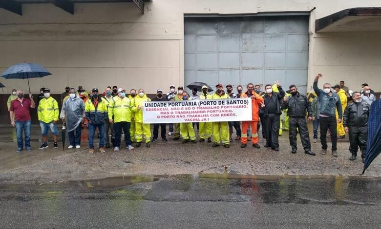 Portuários de Santos protestam por vacina contra Covid-19