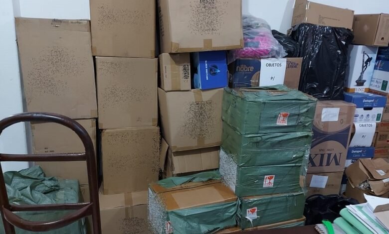 A Polícia Civil apreendeu mais de 150 objetos de procedência duvidosa durante investigações para combater crimes de contrabando e descaminho.