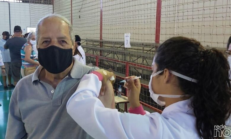 Menos de 40% dos idosos brasileiros foram vacinados contra a Covid