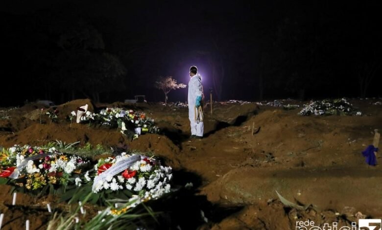 Luto em São Paulo. Estado passa de 100 mil mortes por Covid-19