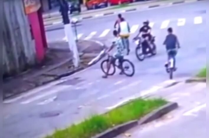 Ciclista é atropelado por motocicleta em Guarujá