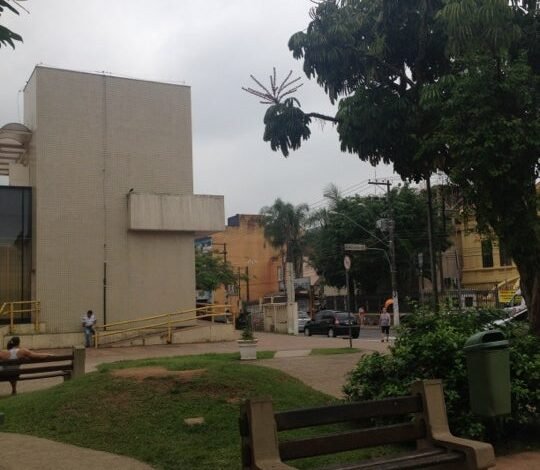 Após melhorias, ambulantes tem novo endereço de trabalho em São Vicente