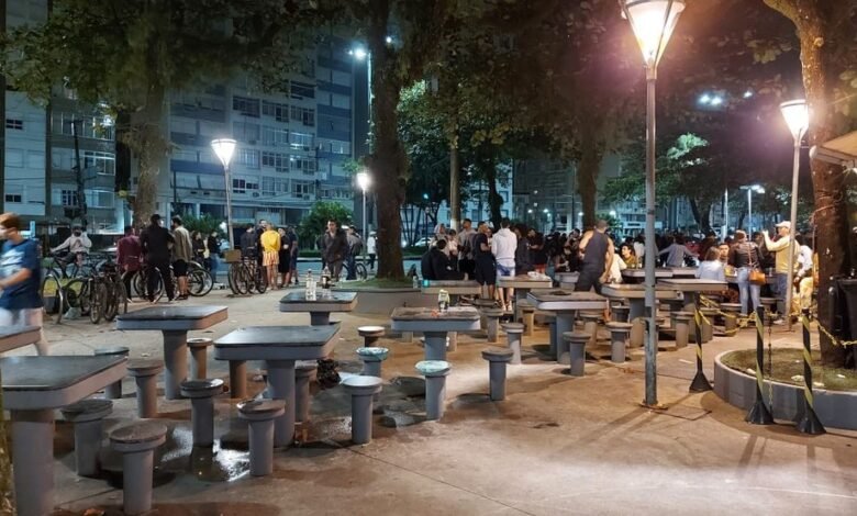 Guarda Municipal flagra aglomerações na orla de Santos