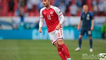Após susto com Eriksen, jogo entre Dinamarca e Finlândia volta a ser disputado
