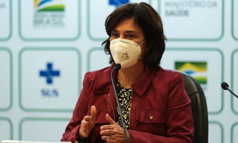 A projeção inicial da Fiocruz, divulgada ainda em 2020, era a produção de 110 milhões de doses com IFA nacional em 2021. Mas a presidente da